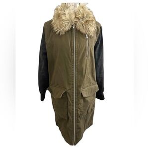 Forever 21 Color Block Army Green Black Coat with Faux Fur Collar size Large
